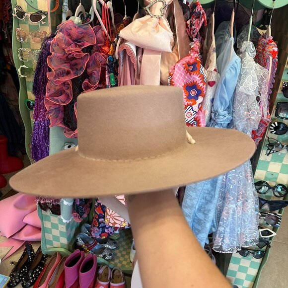 Bijou Van Ness hat, felt , used in good shape. Super cute blush pink. Size 57 M - Picture 5 of 8